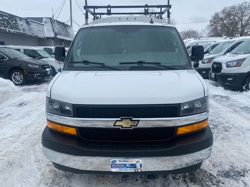 Used 2021 Chevrolet Express 3500 w/ Power Convenience Package image 2
