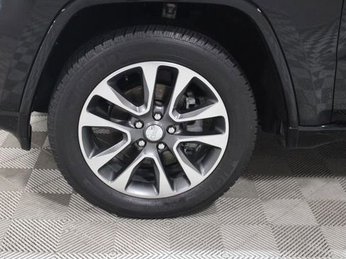 Used 2017 Jeep Grand Cherokee Overland AWD/4WD image 42