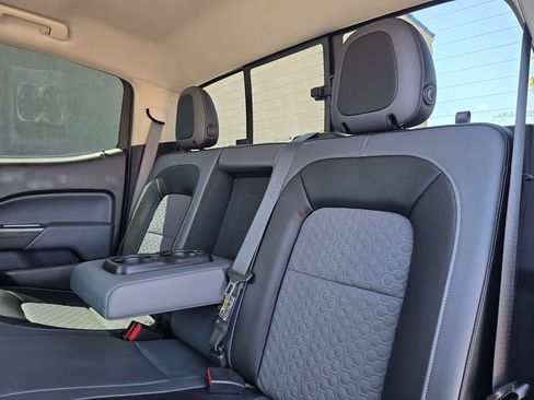 Used 2016 Chevrolet Colorado Z71 w/ Z71 Midnight Edition image 19