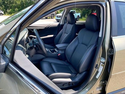 Used 2025 Subaru Outback Limited w/ Popular Package #2 AWD/4WD image 9