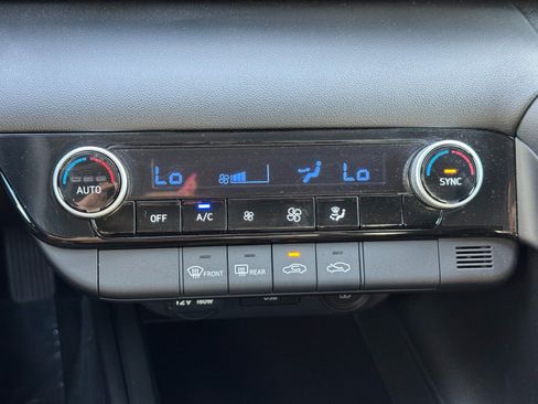 Used 2023 Hyundai Elantra SEL w/ Cargo Package FWD image 25
