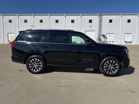 Used 2025 Ford Expedition Platinum image 4