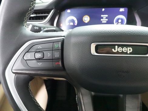 Used 2023 Jeep Grand Cherokee L Limited w/ Luxury Tech Group II image 14