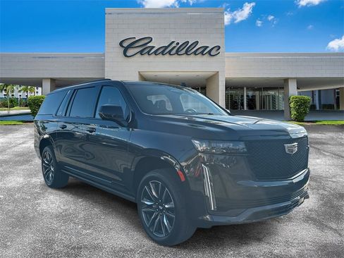 Used 2024 Cadillac Escalade ESV Sport Platinum image 4