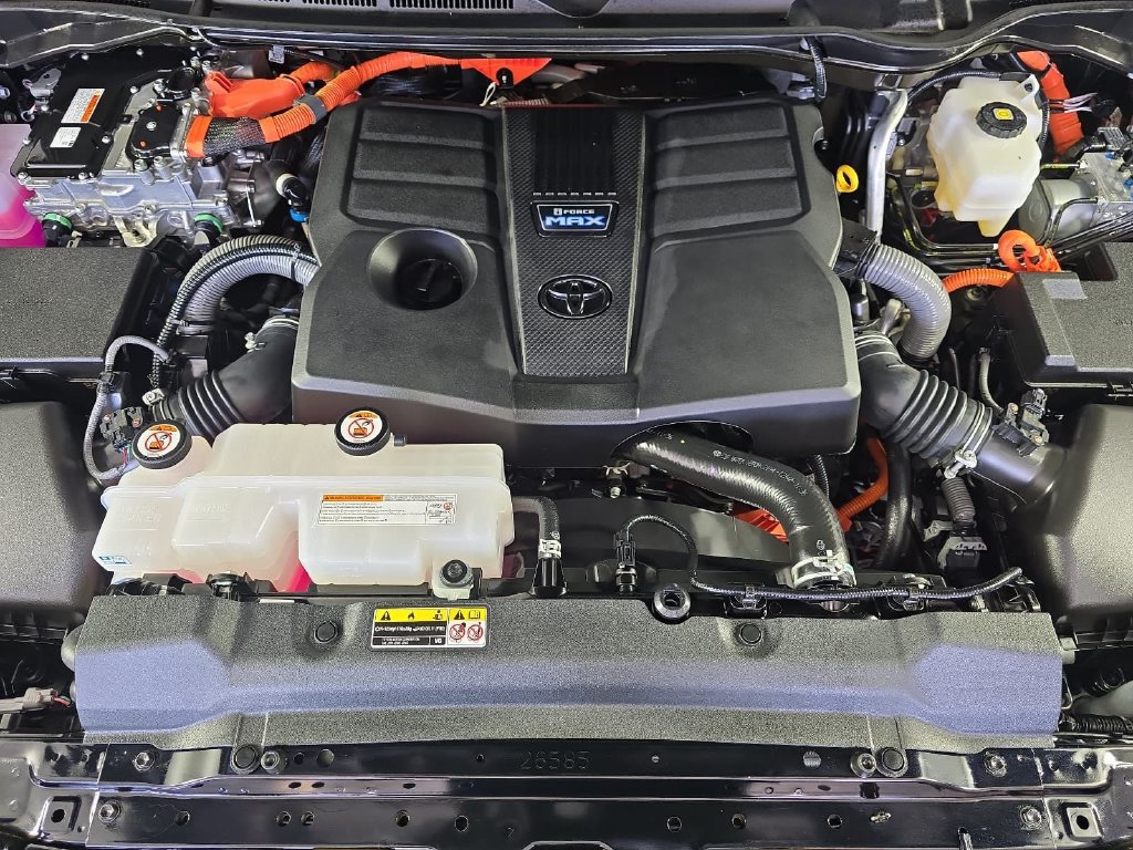 Used 2024 Toyota Tundra Limited AWD/4WD image 32