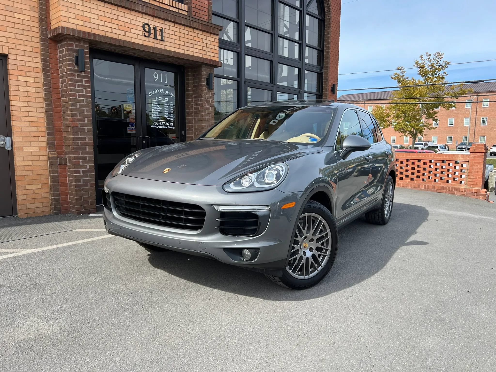 Used 2016 Porsche Cayenne AWD/4WD image 2