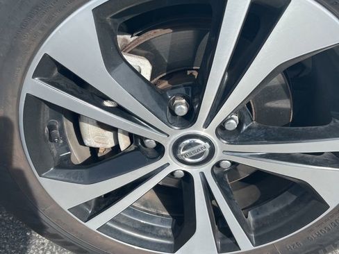 Used 2023 Nissan Sentra SV image 4