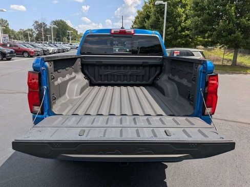 Used 2024 Chevrolet Colorado ZR2 w/ Technology Package AWD/4WD image 14