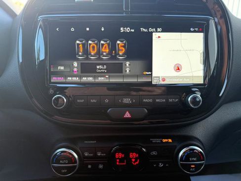 Used 2021 Kia Soul EX image 14