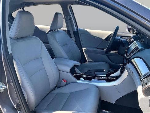 Used 2017 Honda Accord EX-L image 8