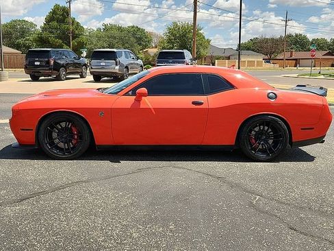 Used 2016 Dodge Challenger SRT Hellcat RWD image 2