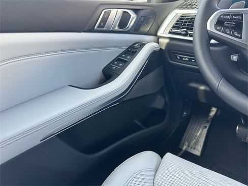 Used 2026 BMW X5 xDrive40i w/ M Sport Package image 22