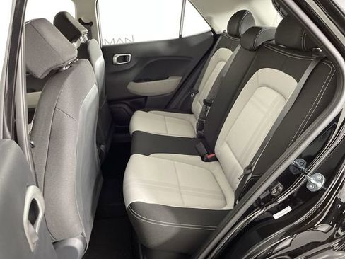 Certified 2025 Hyundai Venue SEL image 21