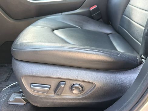 Used 2023 Toyota Highlander XLE FWD image 19