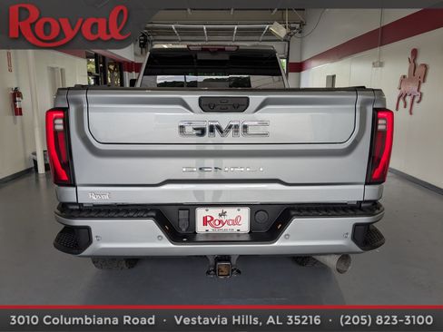 Used 2024 GMC Sierra 2500 Denali Ultimate AWD/4WD image 3