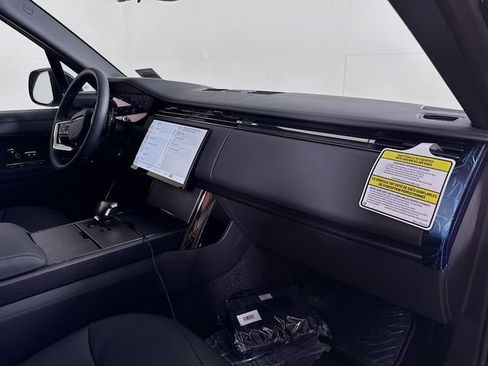 New 2026 Land Rover Range Rover SV image 32