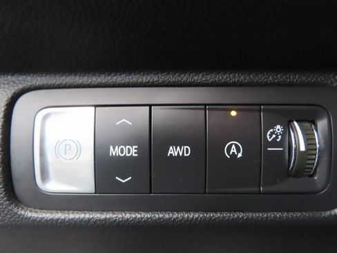 Used 2025 Chevrolet Traverse LT AWD/4WD image 27
