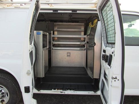 Used 2015 Chevrolet Express 2500 RWD image 16