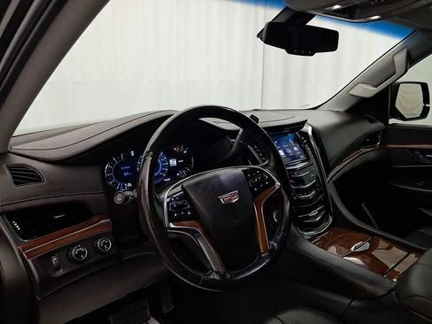 Used 2016 Cadillac Escalade 4WD image 6