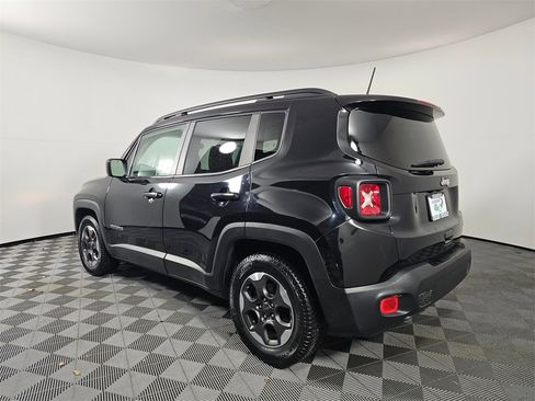 Used 2018 Jeep Renegade Latitude image 10