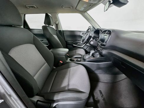 Used 2025 Kia Soul LX w/ LX Technology Package FWD image 29