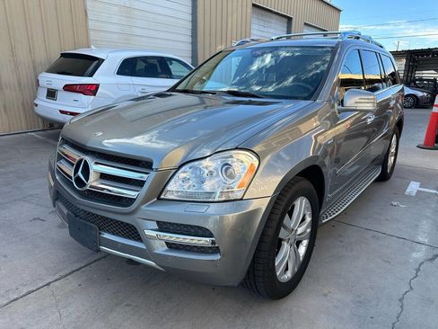 Used 2011 Mercedes-Benz GL 320 BlueTEC 4MATIC image 2