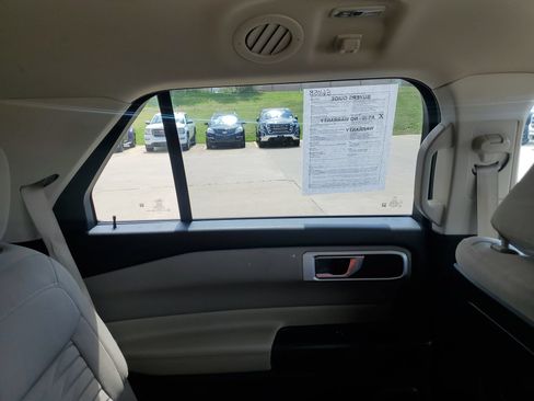 Used 2020 Ford Explorer XLT AWD/4WD image 16