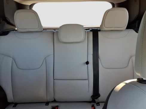 Used 2018 Jeep Renegade Limited w/ UConnect 8.4 Nav Group image 17