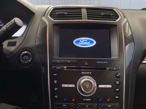 Used 2017 Ford Explorer Limited image 16