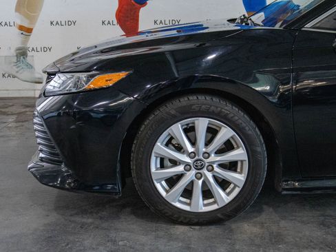 Used 2020 Toyota Camry LE FWD image 15