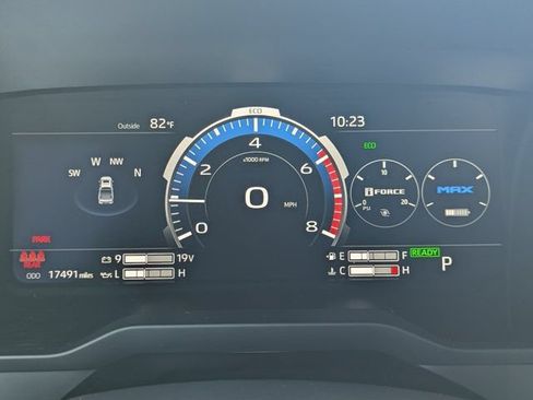 Used 2025 Toyota Tundra Limited AWD/4WD image 23