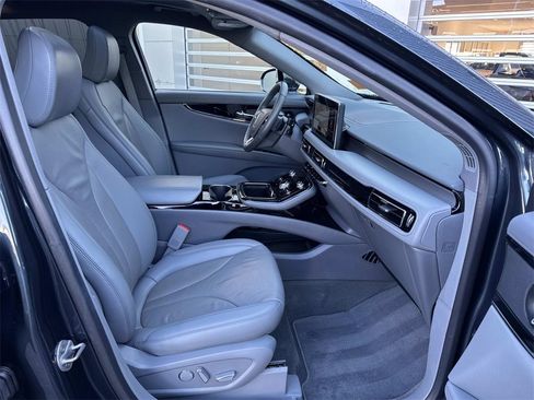 Used 2022 Lincoln Nautilus Reserve w/ Equipment Group 201A image 9