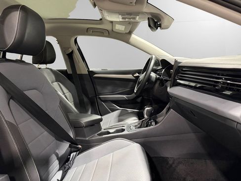 Used 2025 Volkswagen Jetta SE image 13