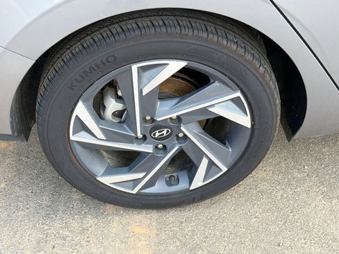 Certified 2025 Hyundai Elantra Sport FWD image 17