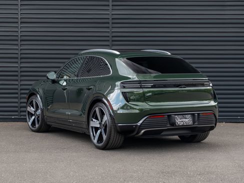 New 2026 Porsche Macan Turbo Electric AWD/4WD image 3