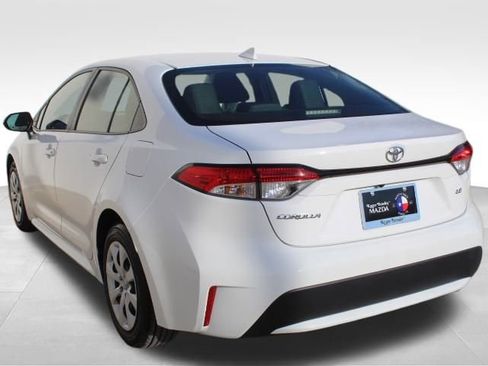 Used 2021 Toyota Corolla LE image 6