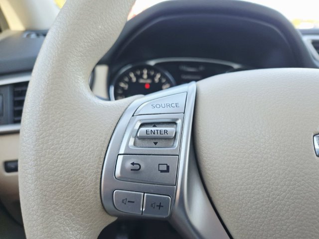 Used 2014 Nissan Rogue S AWD/4WD image 16