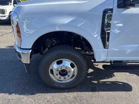 New 2026 Ford F350 XL w/ XL Chrome Package image 8