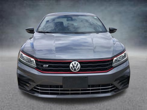 Used 2018 Volkswagen Passat 3.6 FWD image 13