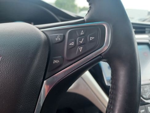 Used 2017 Chevrolet Bolt LT FWD image 12