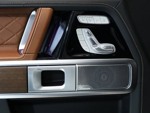 Used 2022 Mercedes-Benz G 550 image 3