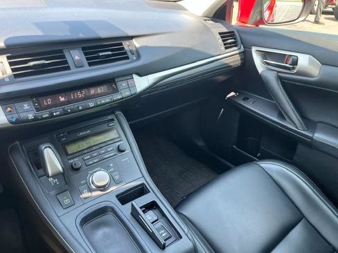 Used 2017 Lexus CT 200h FWD image 6