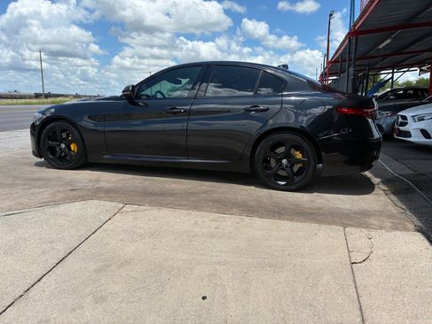 Used 2017 Alfa Romeo Giulia RWD image 25