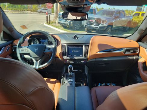 Used 2018 Maserati Levante image 18