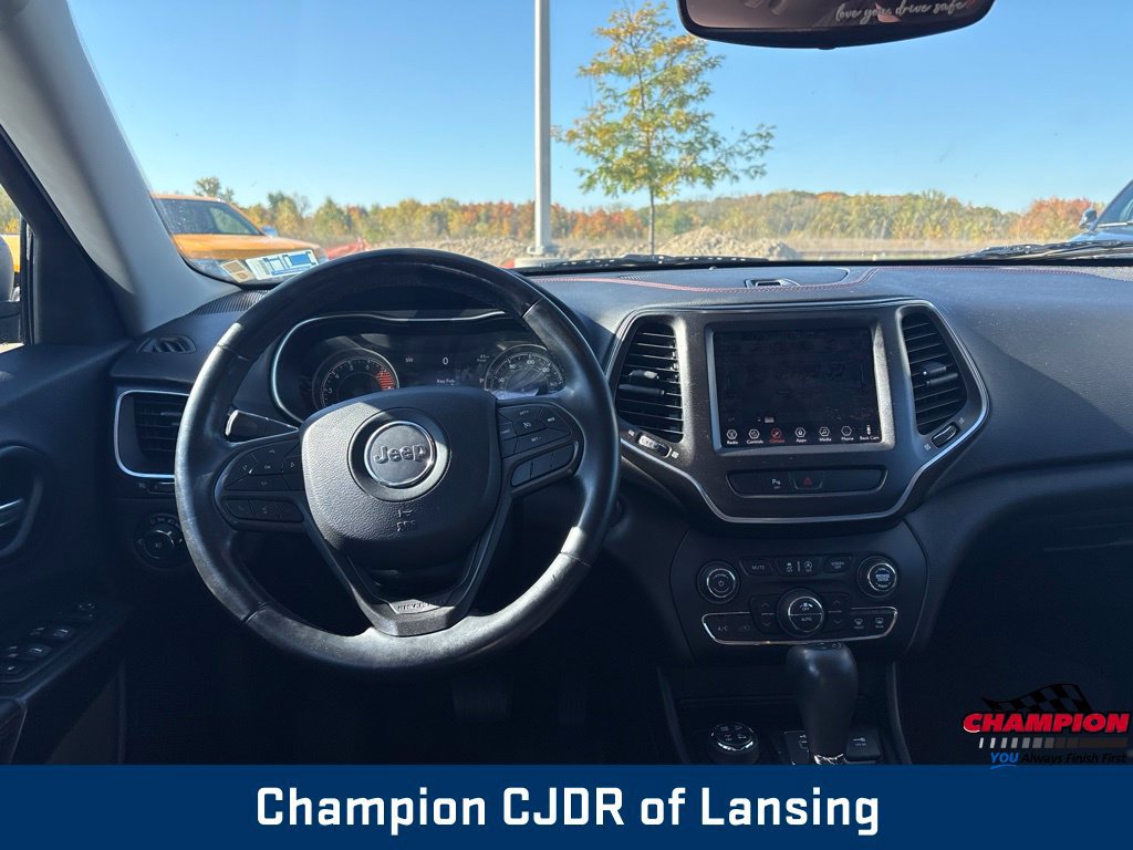 Used 2019 Jeep Cherokee Trailhawk w/ Cold Weather Group AWD/4WD image 2