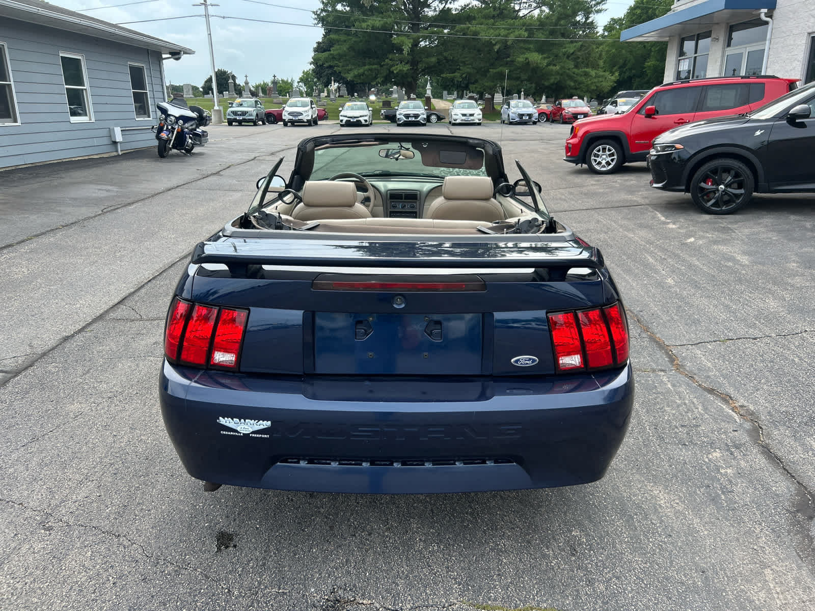Used 2003 Ford Mustang Convertible RWD image 3