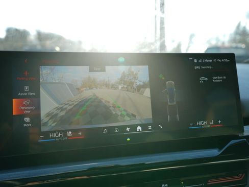 Used 2024 BMW 530i xDrive w/ Convenience Package image 89