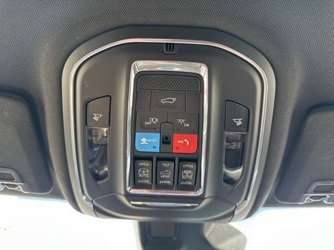 Certified 2024 Jeep Grand Cherokee L Limited w/ Luxury Tech Group II image 20