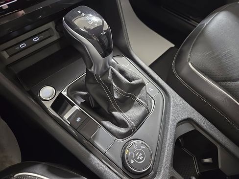 Used 2022 Volkswagen Tiguan SEL R-Line image 3