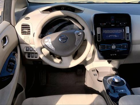 Used 2012 Nissan Leaf SL image 5